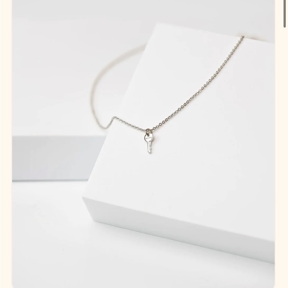 The Giving Keys - Mini Key Necklace - BELIEVE / Silver